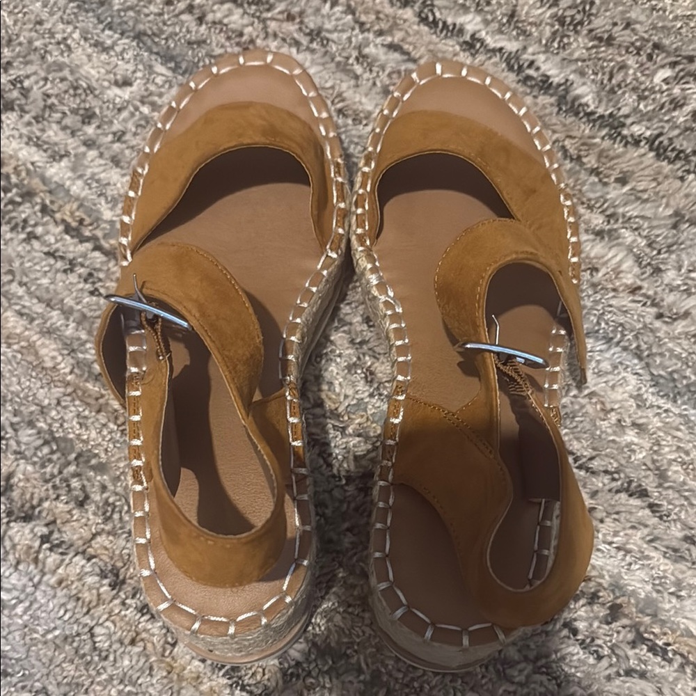 Universal Threads sandals 8.5 BRAND NEW!!!!!!